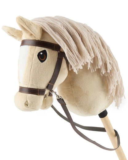 Seitenansicht eines Palomino Hbby Horses von Bieco inklusive brauner Trense mit Gebiss