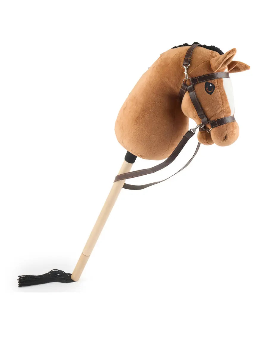 Hobby Horse von Bieco mit abnehmbarem Schweif und Stab; Fokus auf das braune Fell und die hochwertige Verarbeitung der Trense