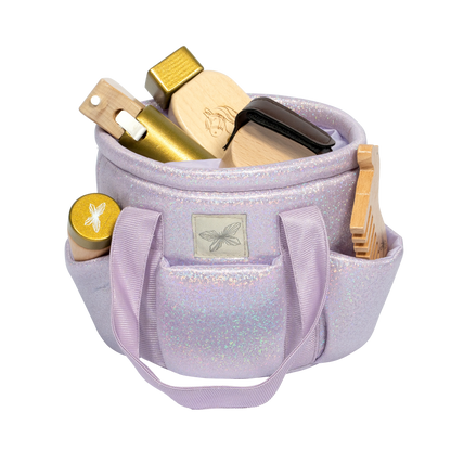 Putztasche Hobby Horsing in lila gefüllt mit Hobby Horsing Putzzeug