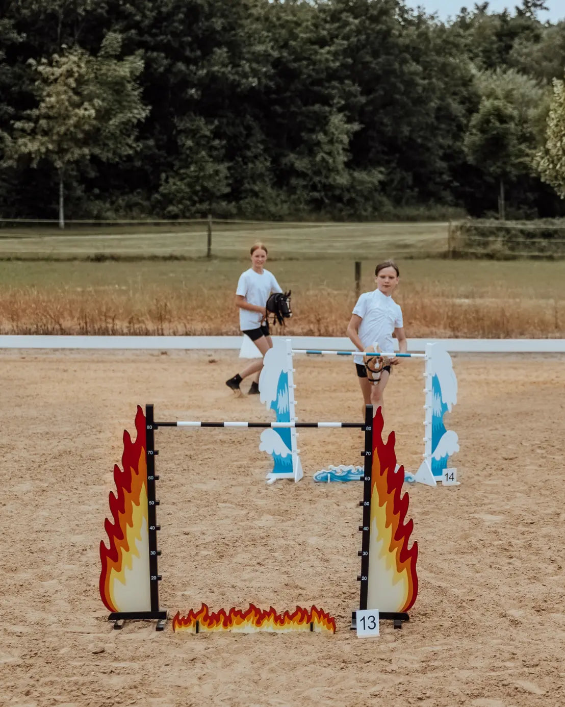ByAstrup Hobby Horse Hindernis Fire - verstellbarer Sprung für Hobby Horsing Springen aus Holz