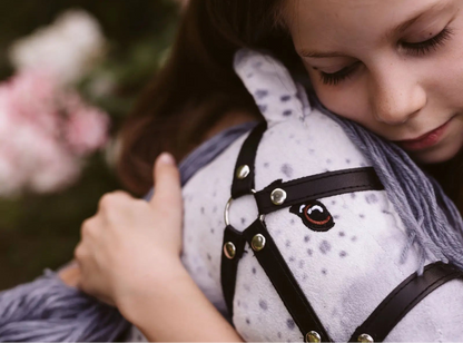 byAstrup Hobby Horse - Schimmel mit abnehmbarem Schweif (M)
