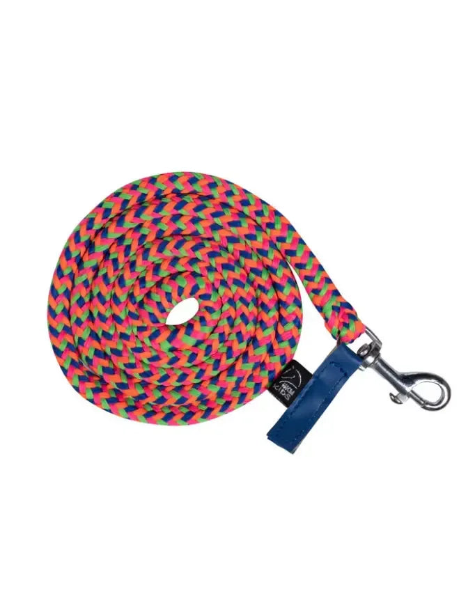 neon bunter hobby horsing führstrick aufgerollt und freigestellt