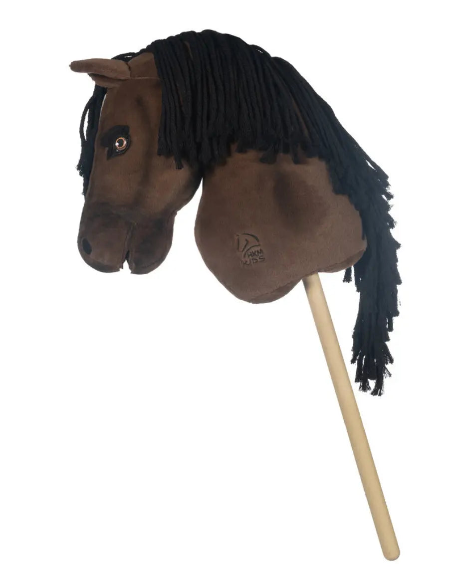 Ausdrucksstarkes HKM Hobby Horse für Dressur: Produktfoto des Modells „Avalon“ in Größe L mit ca. 40 cm langem Holzstab für optimale Balance bei Dressurübungen.