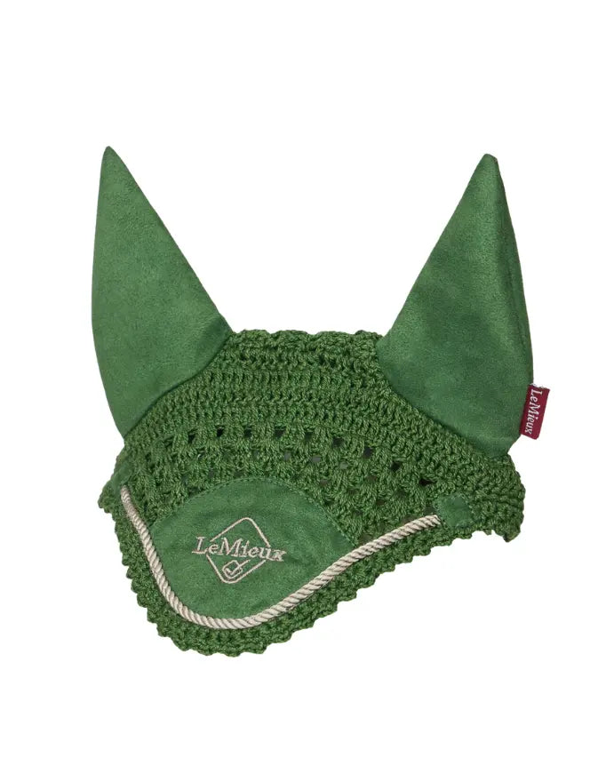 LeMieux Hobby Horse Fliegenohren Hunter Green: Dunkelgrüne Fliegenhaube in Größe L mit superweichen Suede-Ohren und edlen Flechtdetails für den perfekten Reiterhof-Look.