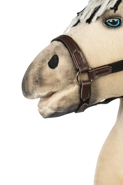 Hobby Horse Norweger mit Halfter und Klett im Maul