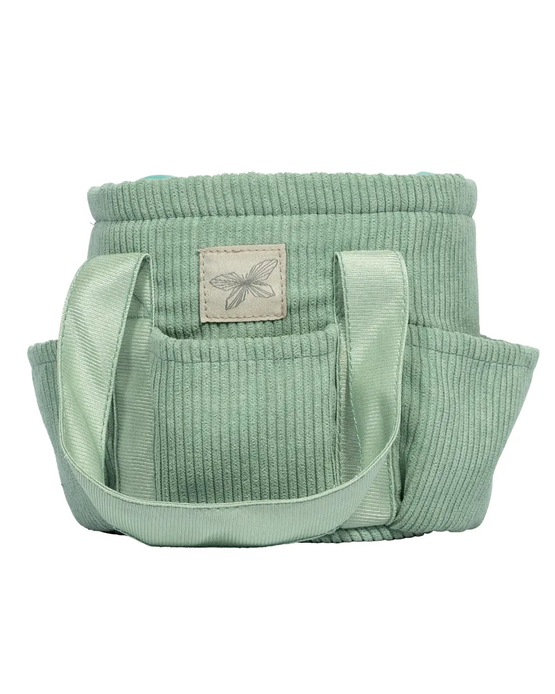 Stilvolle Ordnung im Stall: Grüne byASTRUP Putztasche aus hochwertigem Cord mit praktischen Außentaschen für wichtiges Hobby Horsing Zubehör.