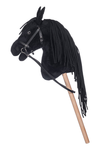 Schwarzes Hobby Horse mit Trense freigestellt