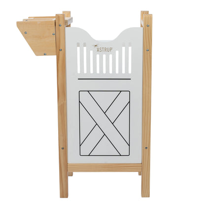Hobby Horse Stall byAstrup. Premium-Holzspielzeug mit liebevollen Details wie Stalltür-Optik und abnehmbarem Trog.