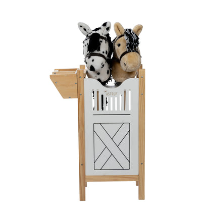 ByAstrup Hobby horse Stall für 2 Hobby Horses: Das perfekte Ordnungssystem im Kinderzimmer für zwei Hobby Horses samt Zubehör wie Trensen und Halfter.