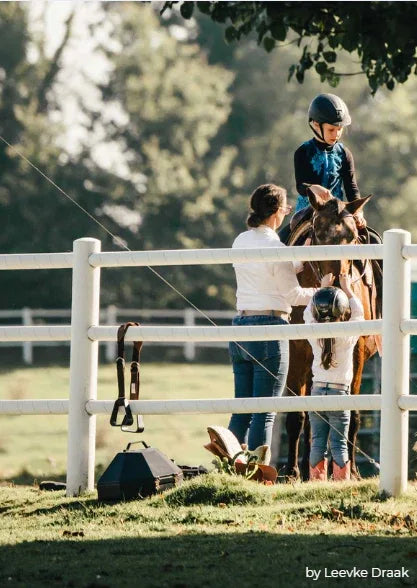 LOPE Gründerin mit Familie auf einem Westernreit-Turnier – 30 Jahre echte Reitsport-Expertise für dein Hobby Horsing Zubehör