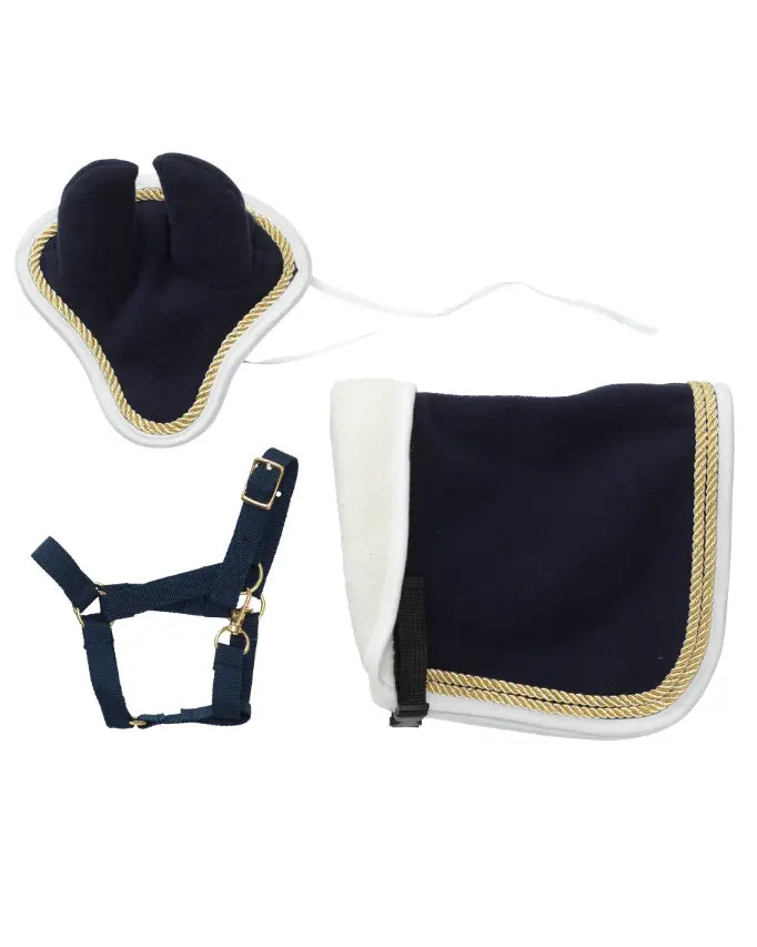 hochwertiges panduro hobby horse set aus einer dunkelblauen fleece hobby horse paradedecke, einem dunkelblauen hobby horse halfter und einer dunkelblauen fleece fliegenhaube mit goldkordel
