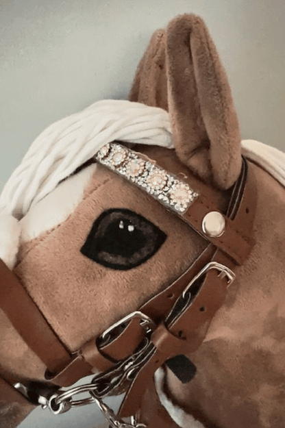 panduro wechsel stirnriemen in Detailaufnahme an einem Hobby Horse